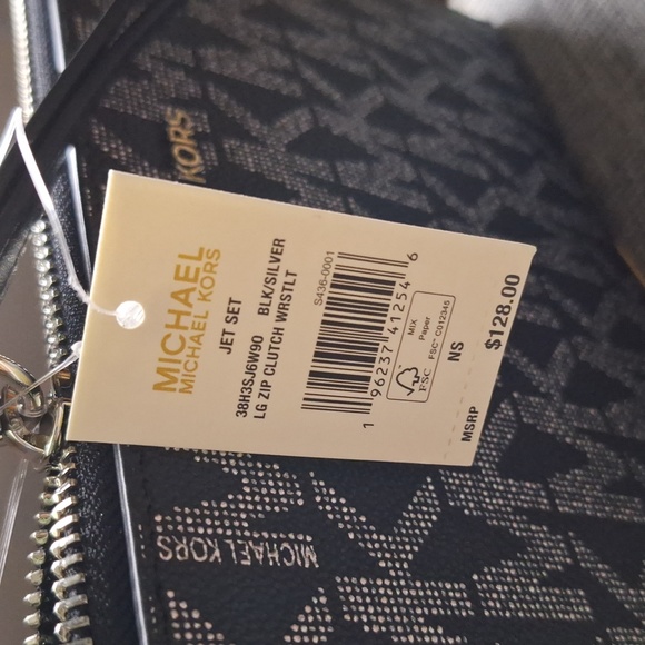 MICHAEL KORS JET SET WRISTLET🥰 - Picture 6 of 12